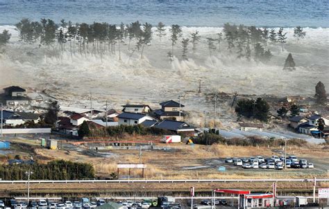 japan earthquakes tsunami